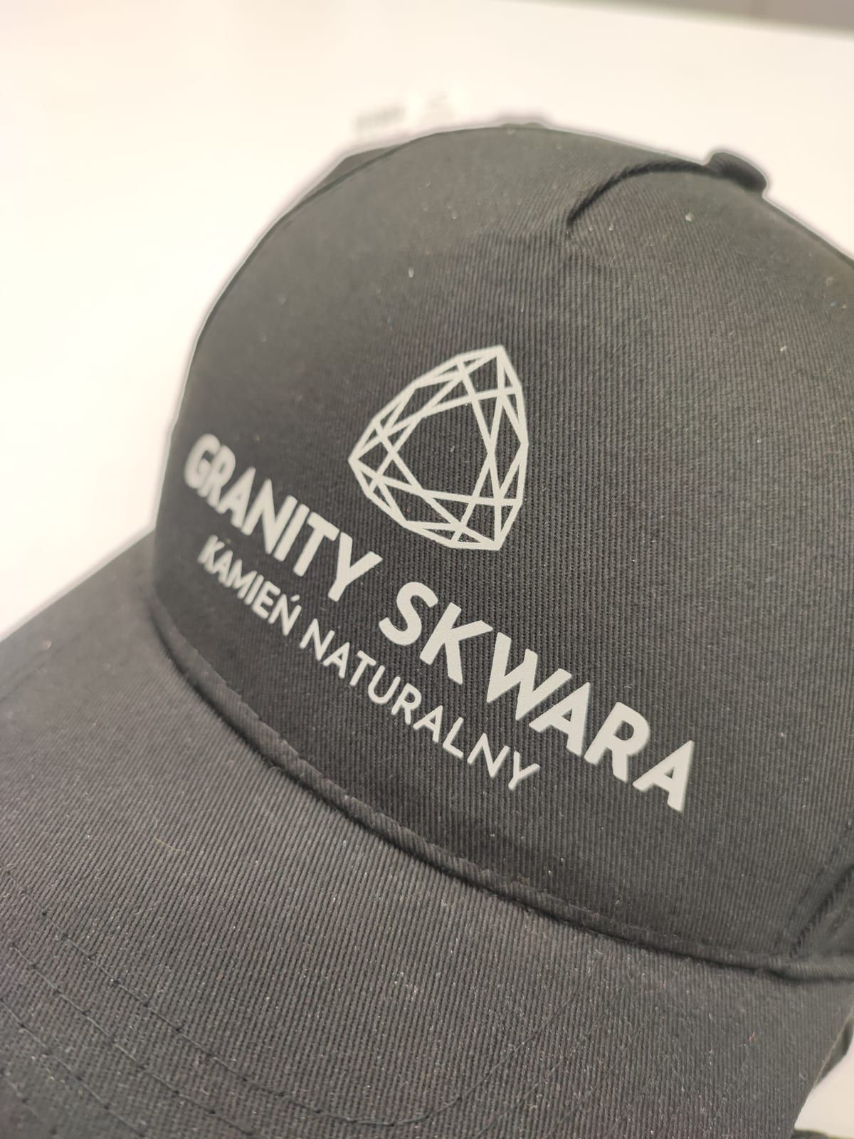 Czapki – Granity Skwara – zdjęcie 1 z 2