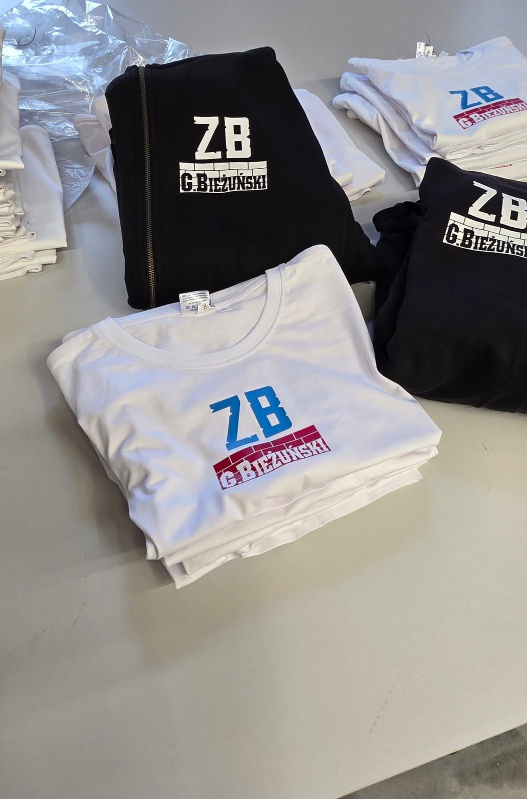 Koszulki i bluzy – ZB