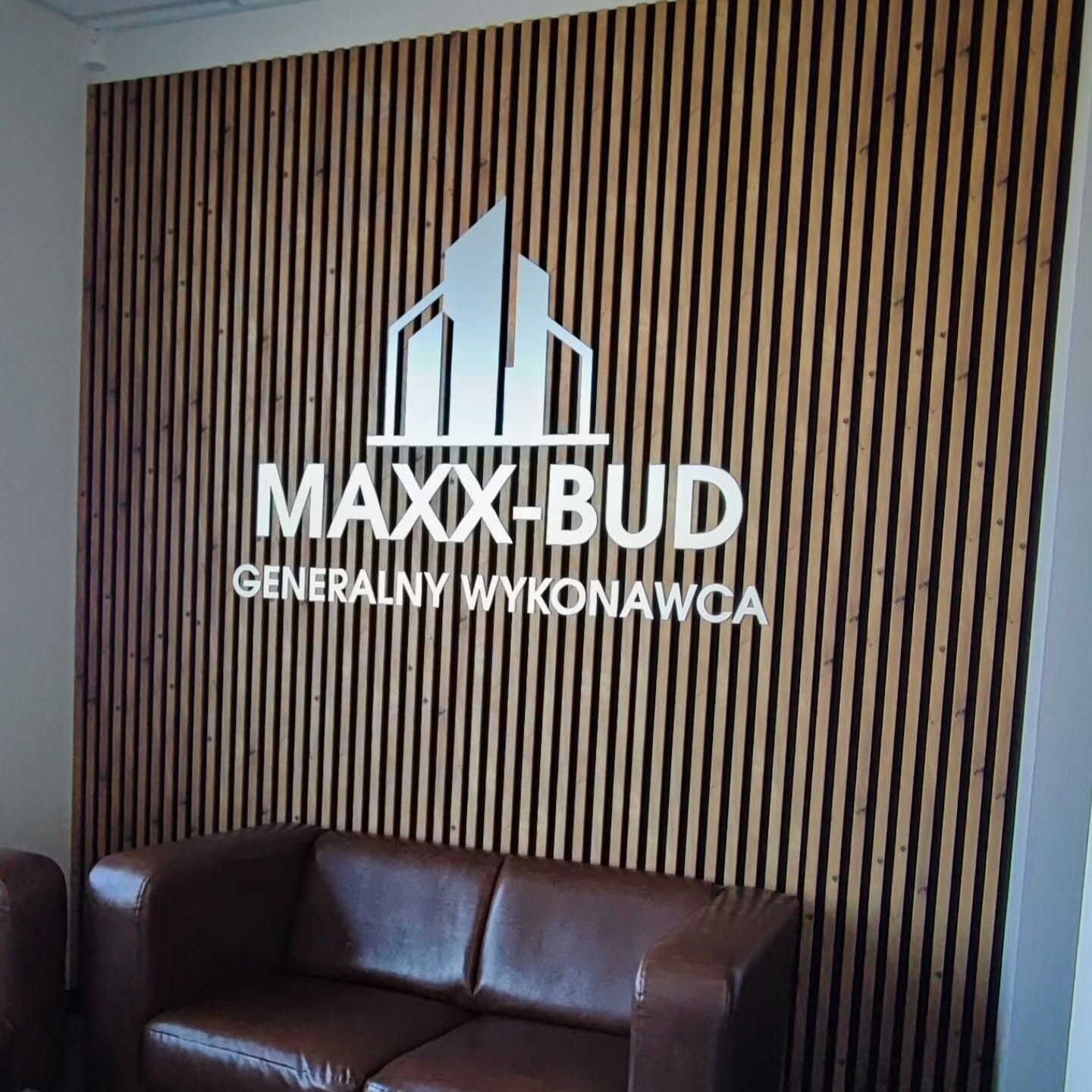Logo przestrzenne w biurze MAXX-BUD – zdjęcie 1 z 1