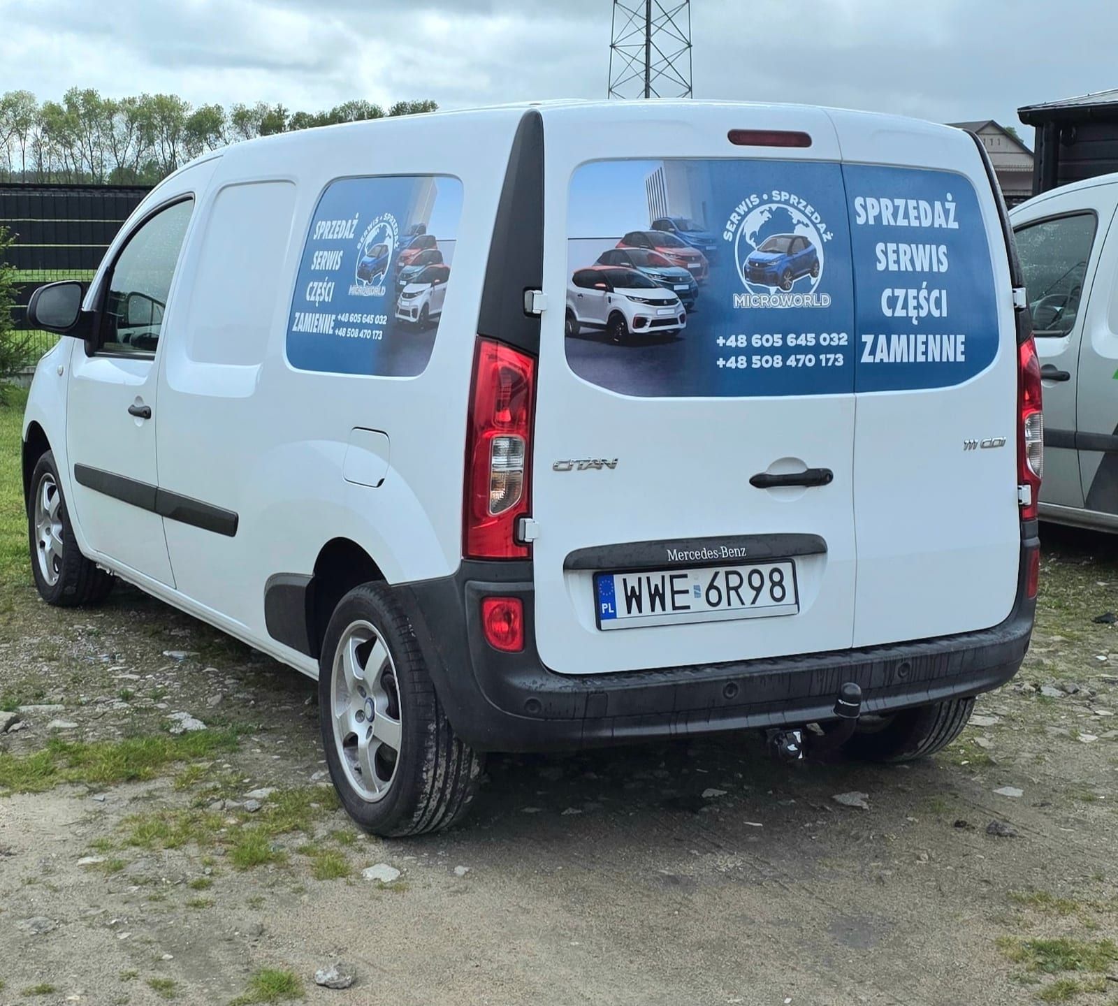 Oklejenie Renault Kangoo – sprzedaż i serwis części – zdjęcie 1 z 2