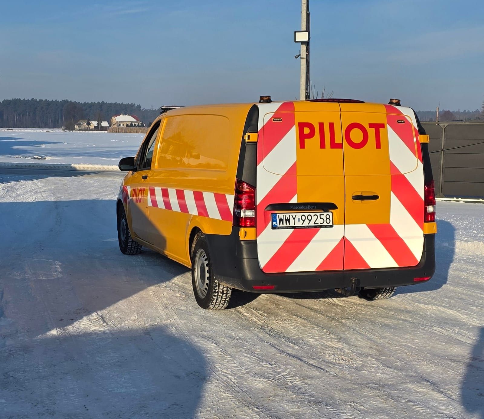 Oznakowanie pojazdu pilota – Mercedes Vito