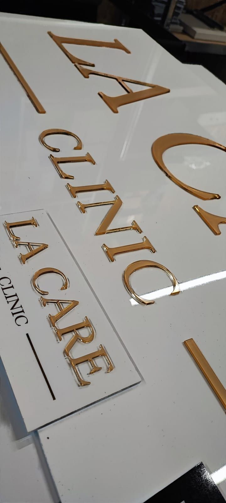Szyldy – La Care Clinic – zdjęcie 1 z 4