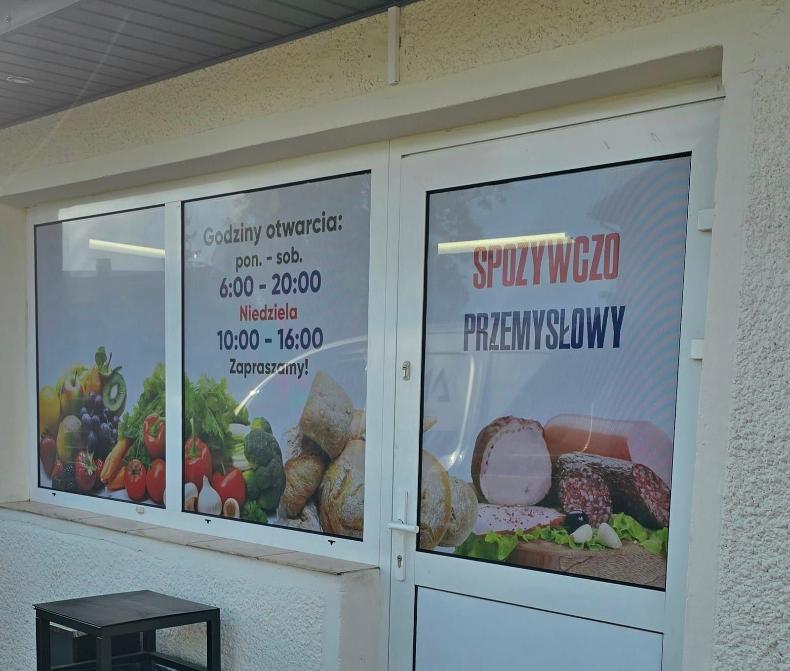 Szyld i witryna – Sklep spożywczo-przemysłowy u Kamila – zdjęcie 2 z 2