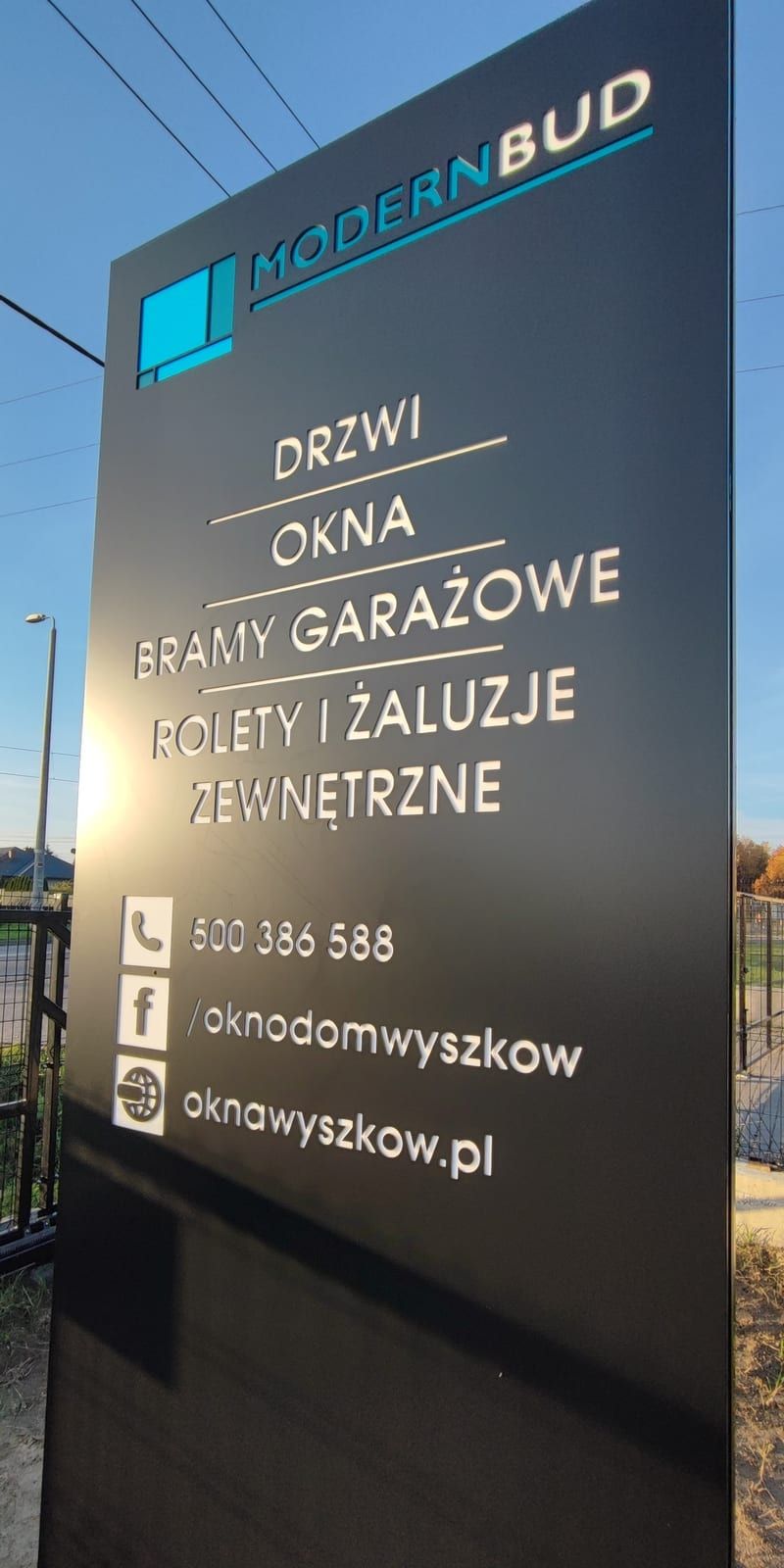 Pylon reklamowy – Modern Bud – zdjęcie 2 z 2