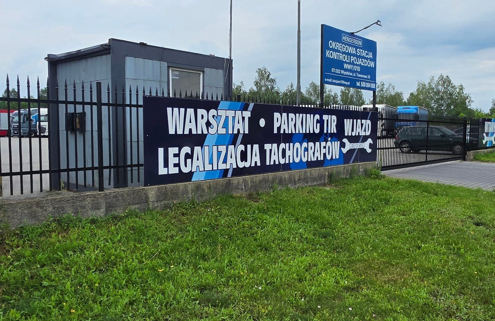 Banery na ogrodzeniu stacji kontroli pojazdów – Henderson – zdjęcie 2 z 5