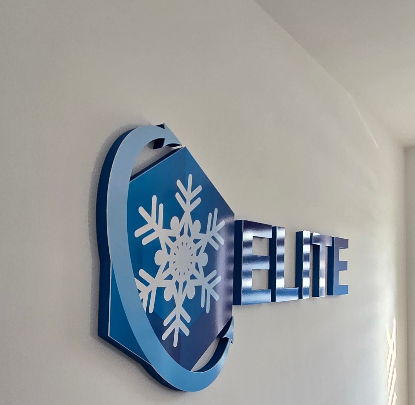 Logo 3D na ścianie – Elite – zdjęcie 2 z 2