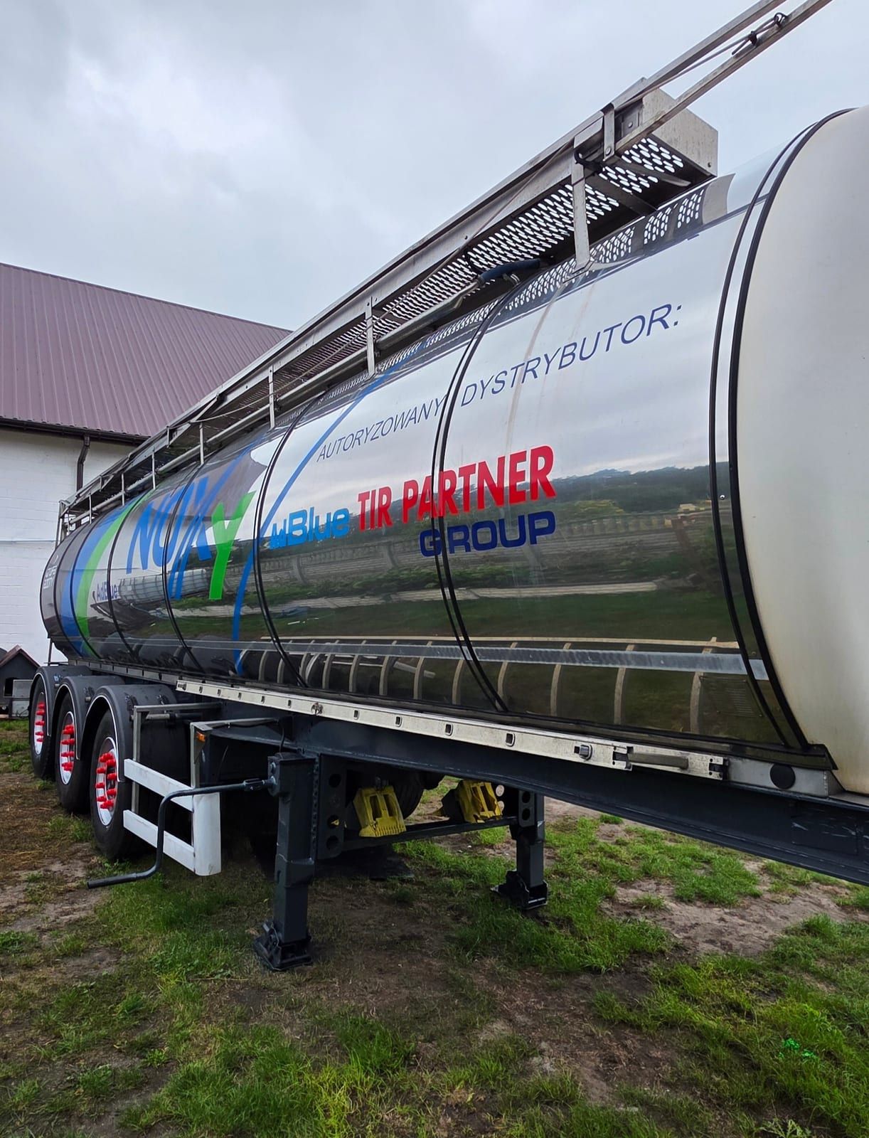 Oklejenie cysterny – NOXy AdBlue TIR Partner – zdjęcie 2 z 2
