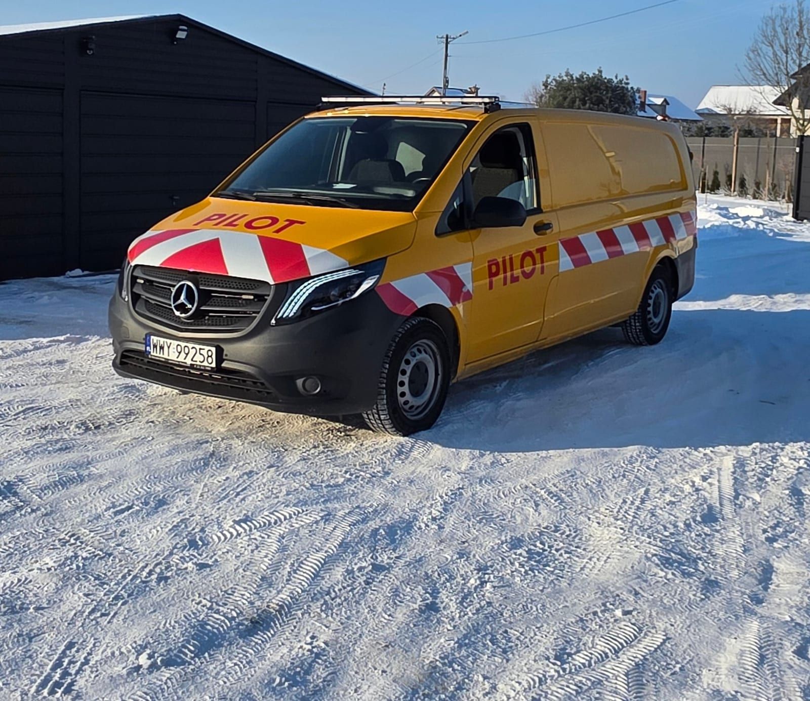 Oznakowanie pojazdu pilota – Mercedes Vito – zdjęcie 2 z 2