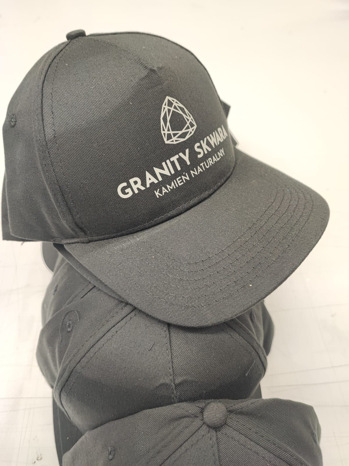 Czapki – Granity Skwara – zdjęcie 2 z 2