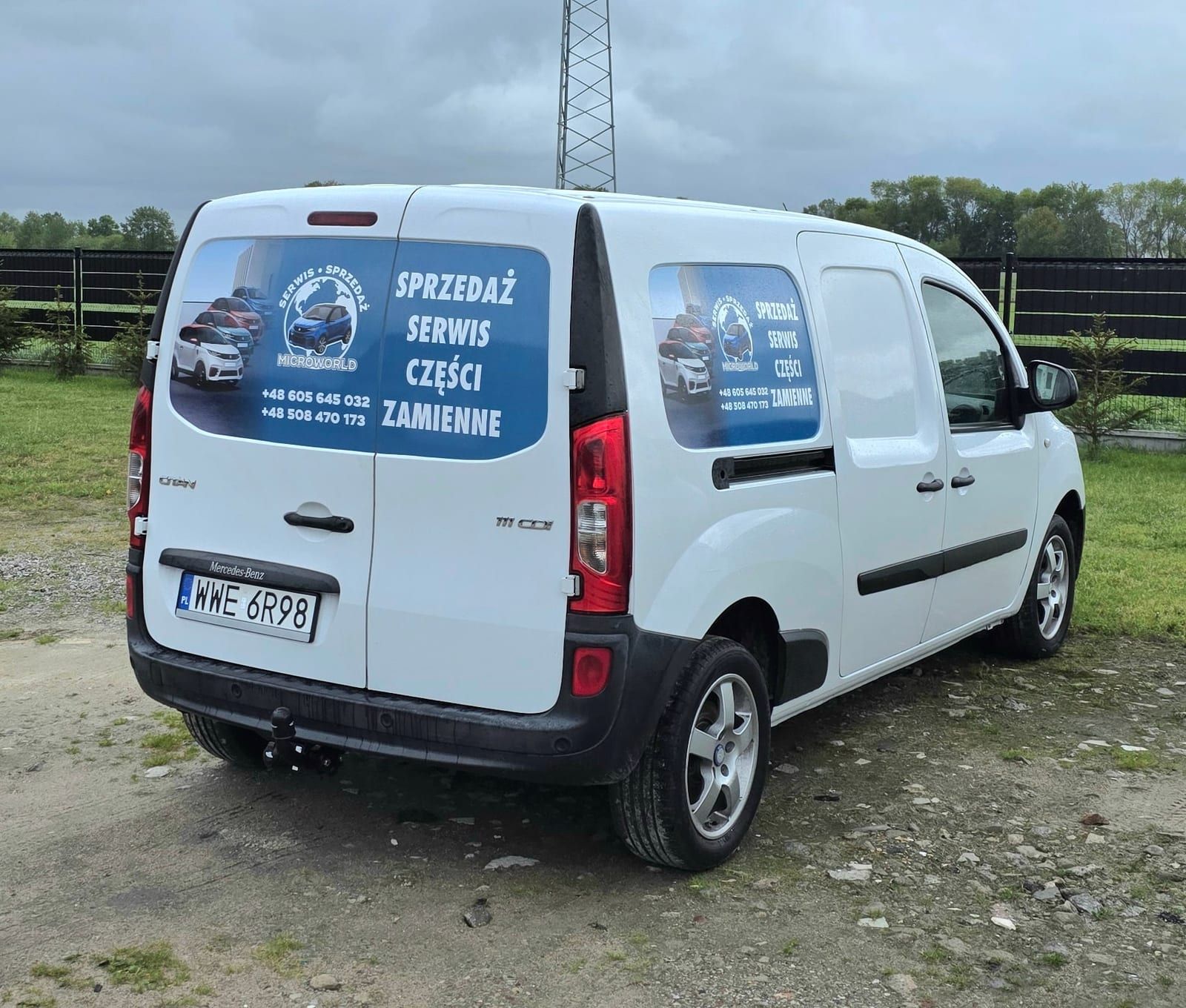Oklejenie Renault Kangoo – sprzedaż i serwis części – zdjęcie 2 z 2