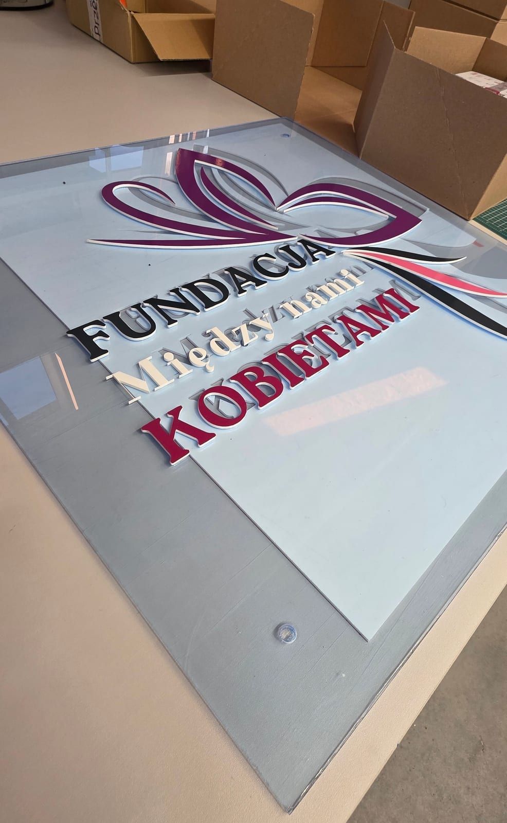 Szyld – Fundacja Między Nami Kobietami – zdjęcie 3 z 3