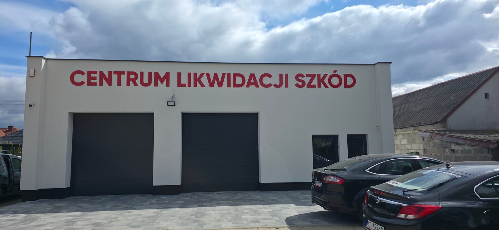 Litery na elewacji Centrum Likwidacji Szkód – zdjęcie 3 z 4