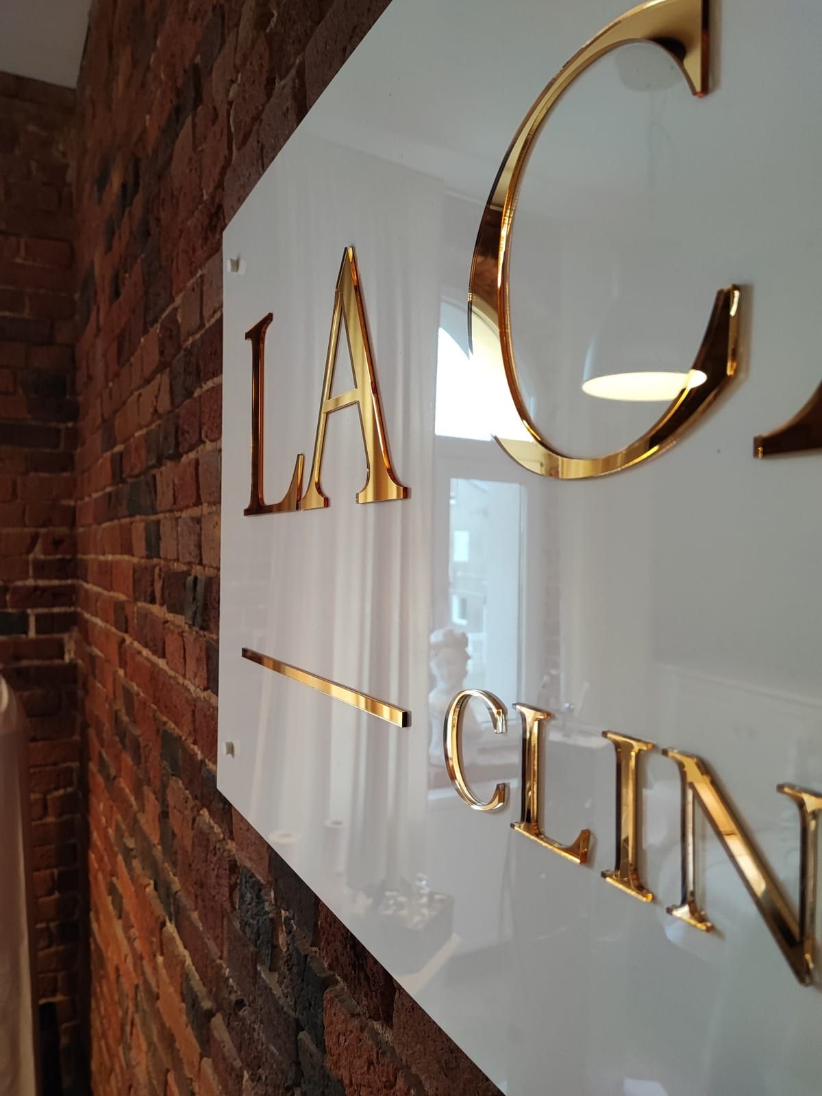 Szyldy – La Care Clinic – zdjęcie 3 z 4