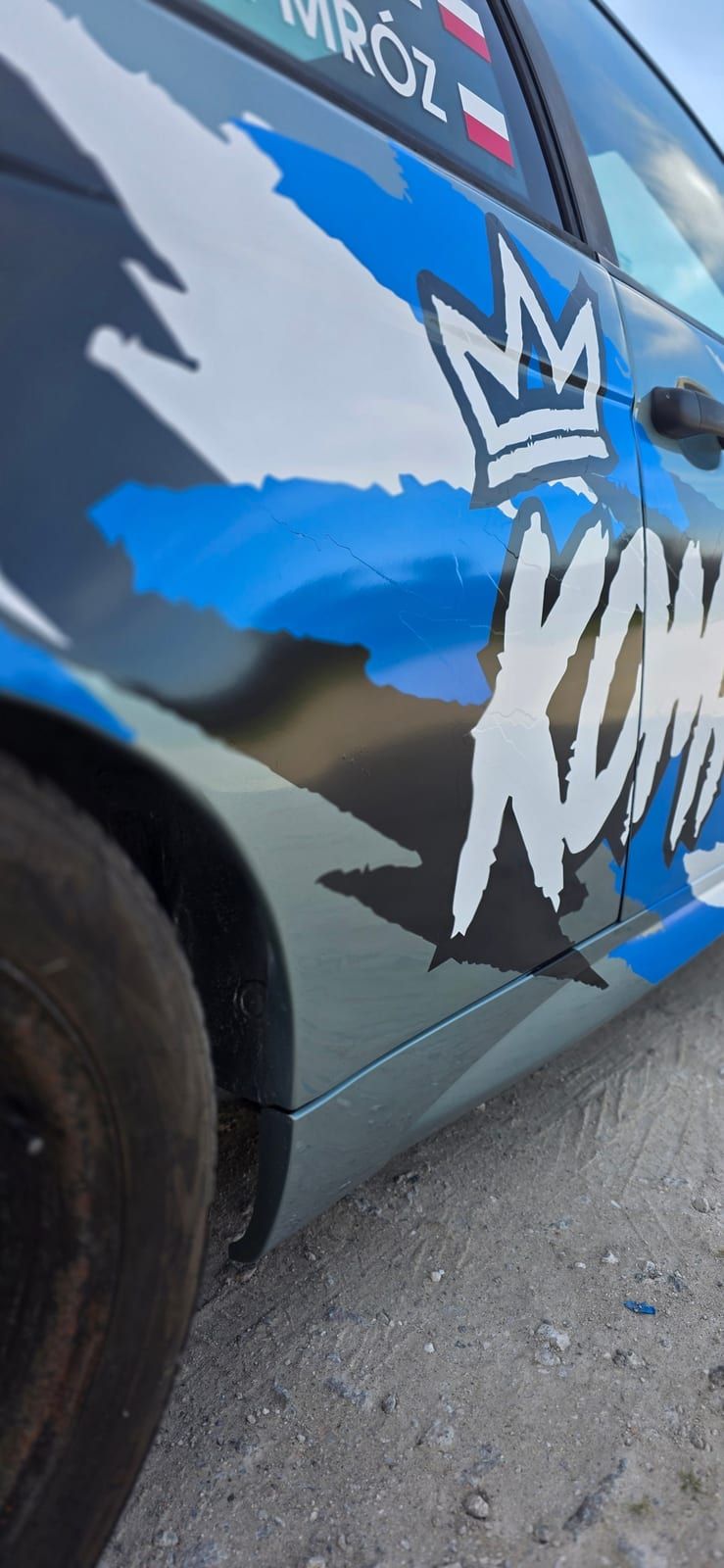 Oklejenie BMW w barwach Kompociaki – zdjęcie 3 z 3