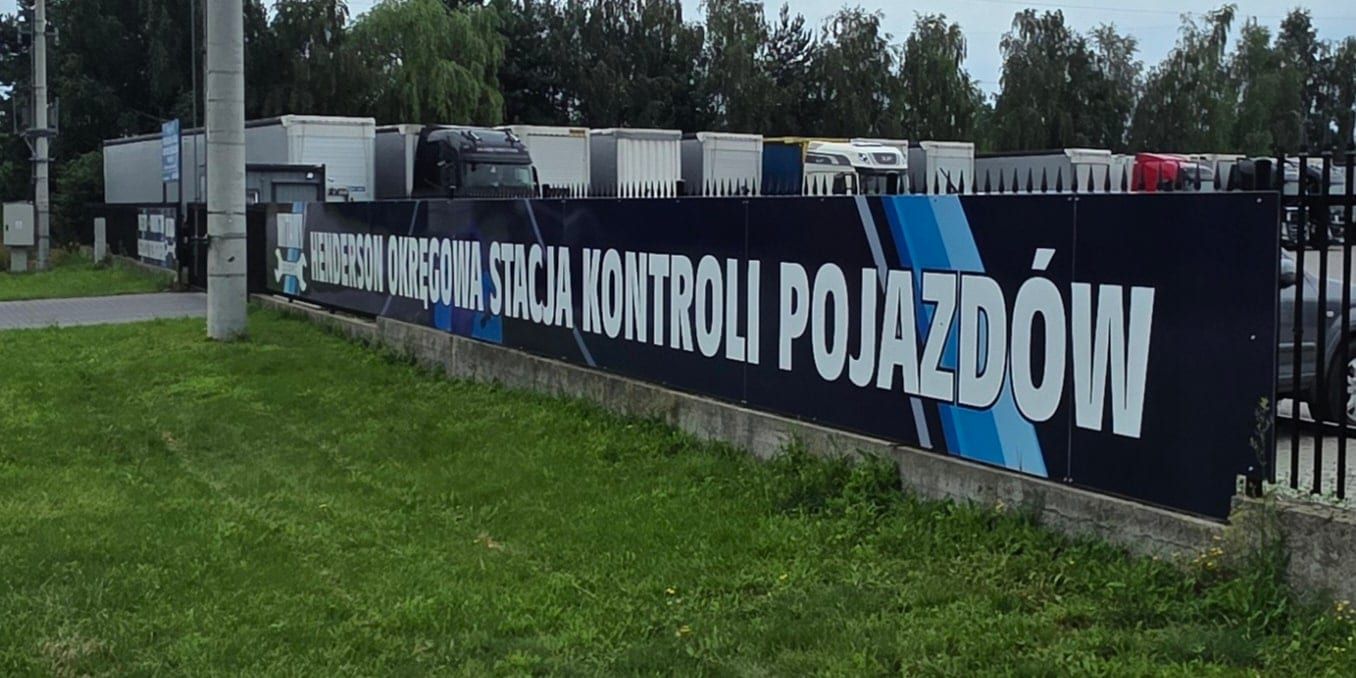 Banery na ogrodzeniu stacji kontroli pojazdów – Henderson – zdjęcie 4 z 5