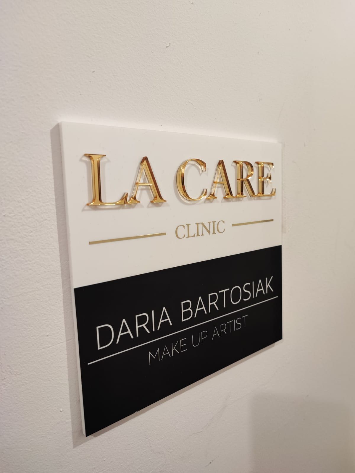 Szyldy – La Care Clinic – zdjęcie 4 z 4