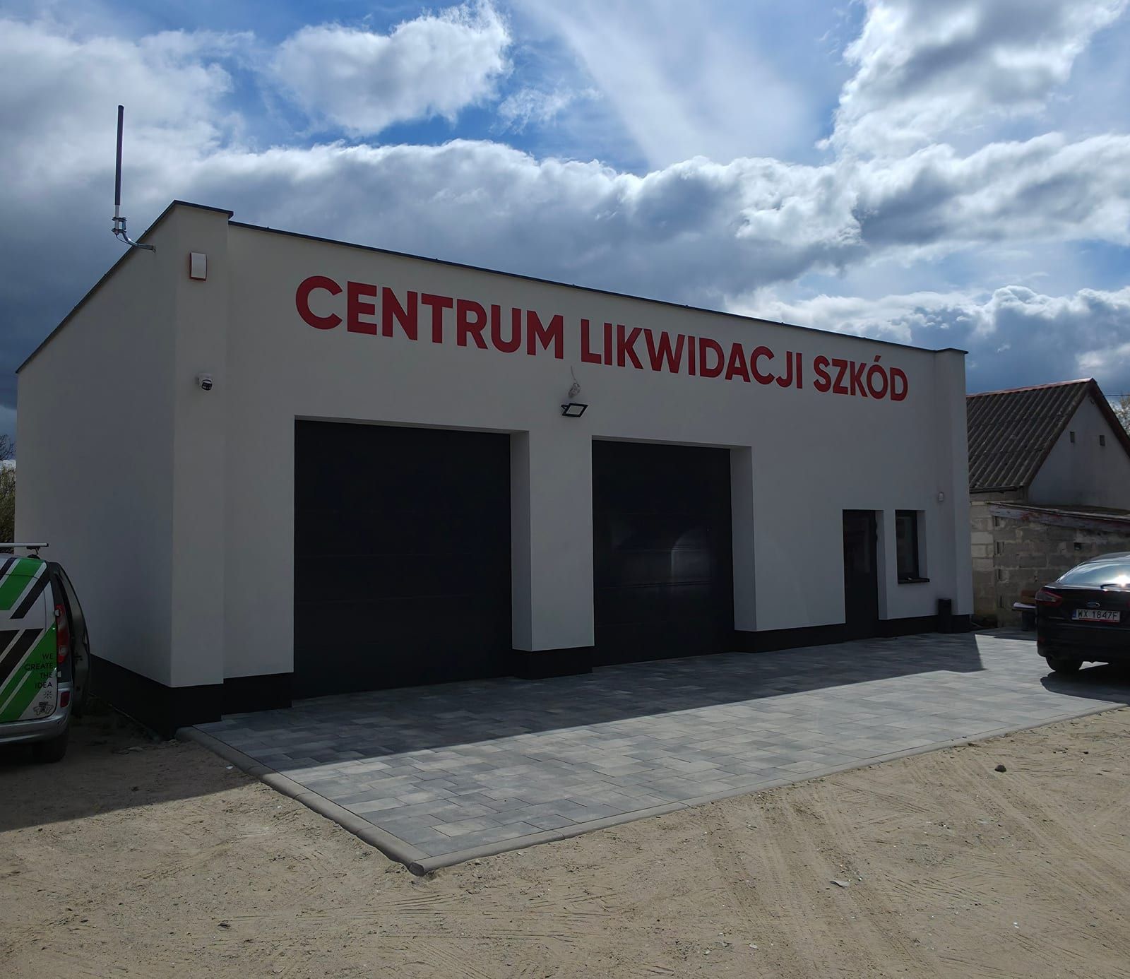 Litery na elewacji Centrum Likwidacji Szkód – zdjęcie 4 z 4