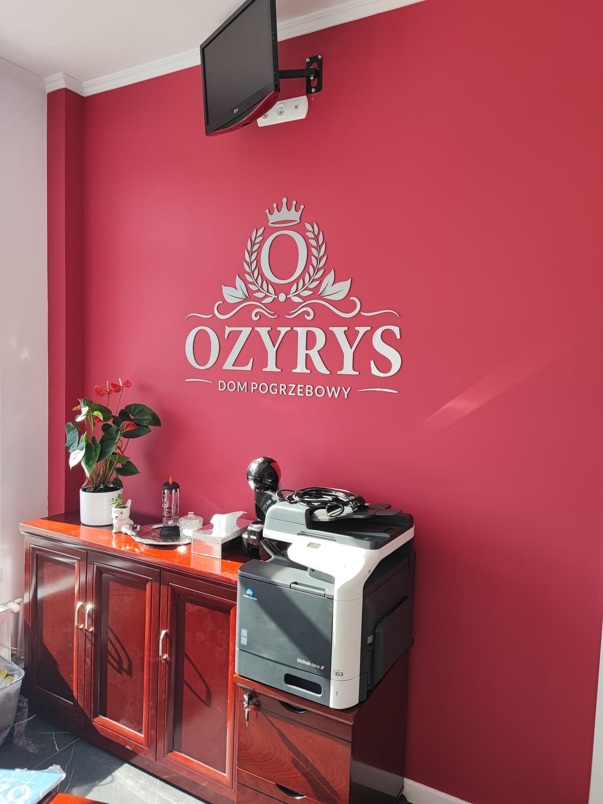 Oznakowanie domu pogrzebowego Ozyrys – zdjęcie 5 z 6