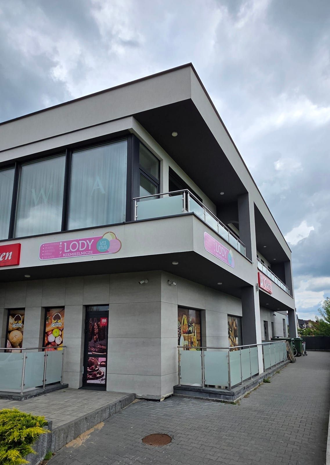 Naklejki na balustradę i szyldy frezowane – Beza Krówka – zdjęcie 5 z 5